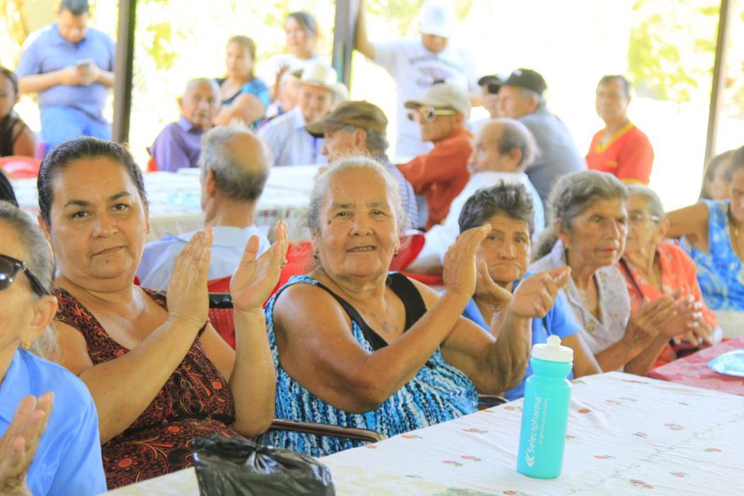 Tejido Social agasaja con almuerzo a grupo de adultos mayores en Apopa tejido-social-agasaja-con-almuerzo-a-grupo-de-adultos-mayores-en-apopa