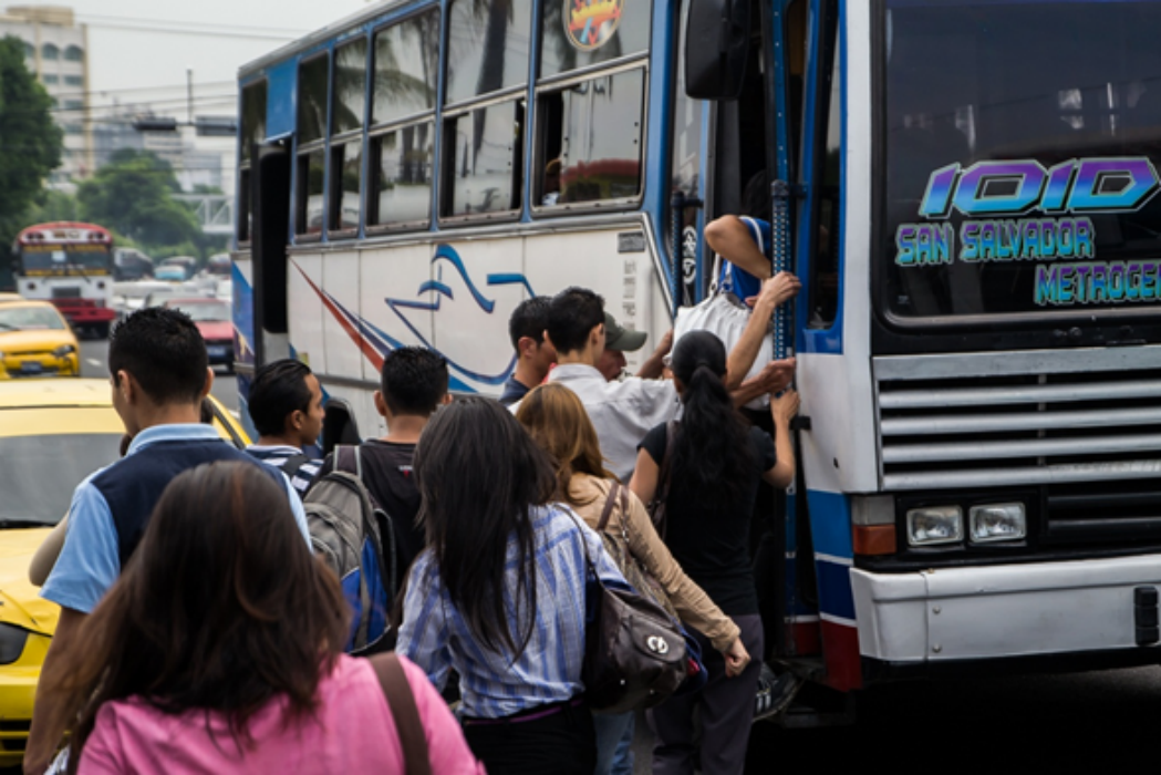 diputados-afectan-al-80-de-usuarios-del-transporte-al-blindar-a-buseros-que-incrementen-el-pasaje