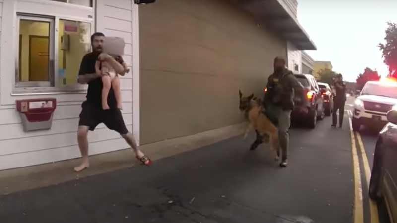 Hombre secuestra al bebé de su novia y lo usa como escudo humano hombre-secuestra-al-bebe-de-su-novia-y-lo-usa-como-escudo-humano