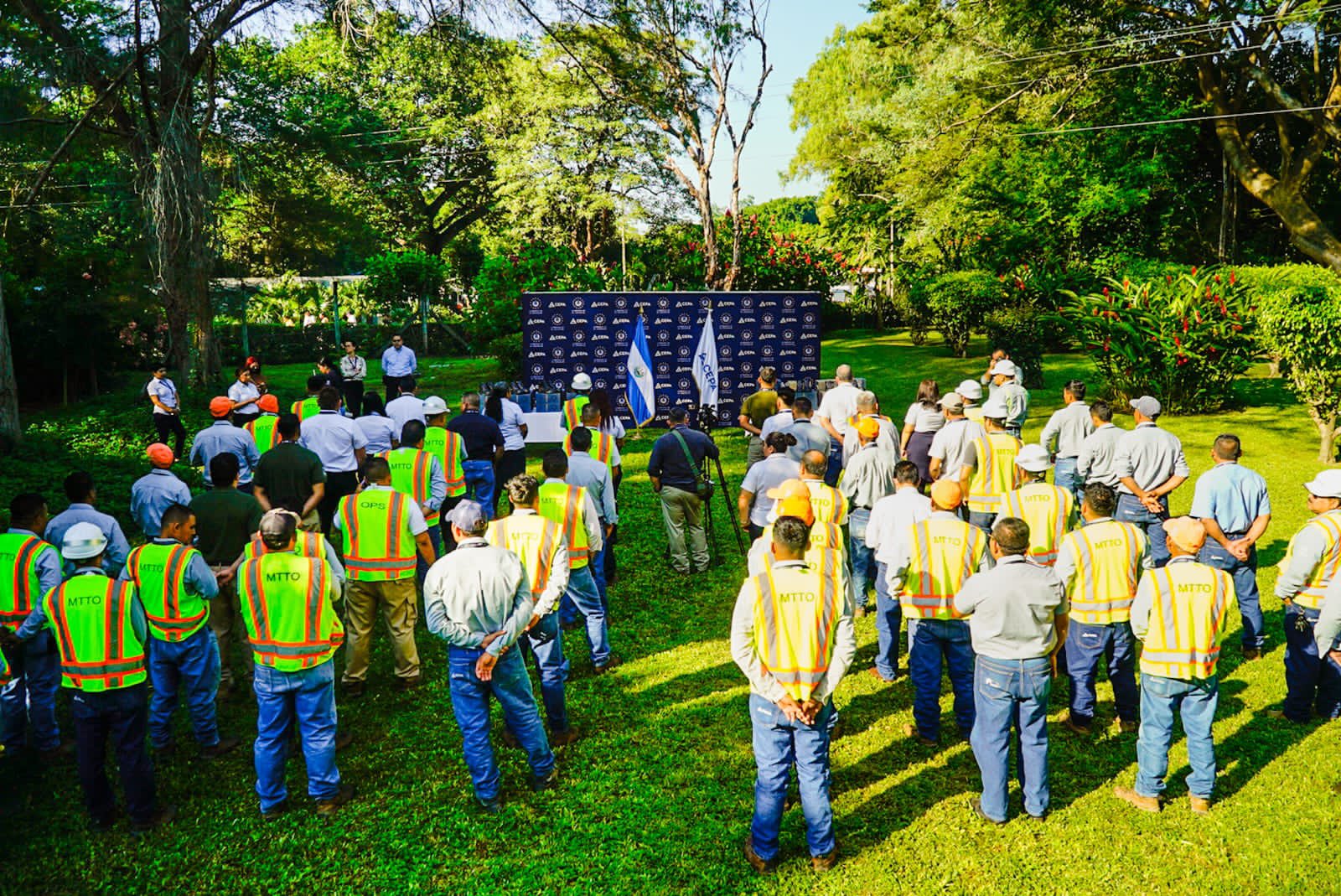 mas-de-1200-trabajadores-del-aeropuerto-internacional-de-el-salvador-son-beneficiados-con-insumos-de-proteccion-industrial