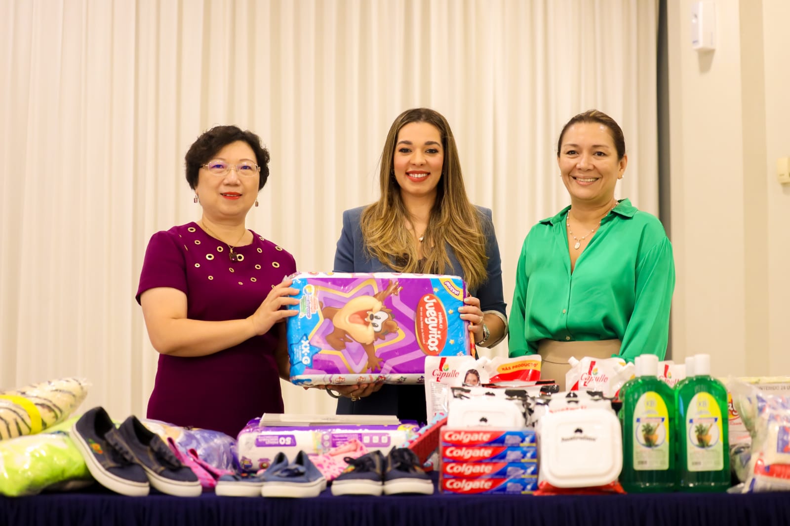 Despacho de la Primera Dama recibe donativo valorado en $33 mil por parte de China para atender a las familias afectadas por el fenómeno tropical Julia despacho-de-la-primera-dama-recibe-donativo-valorado-en-33-mil-por-parte-de-china-para-atender-a-las-familias-afectadas-por-el-fenomeno-tropical-julia