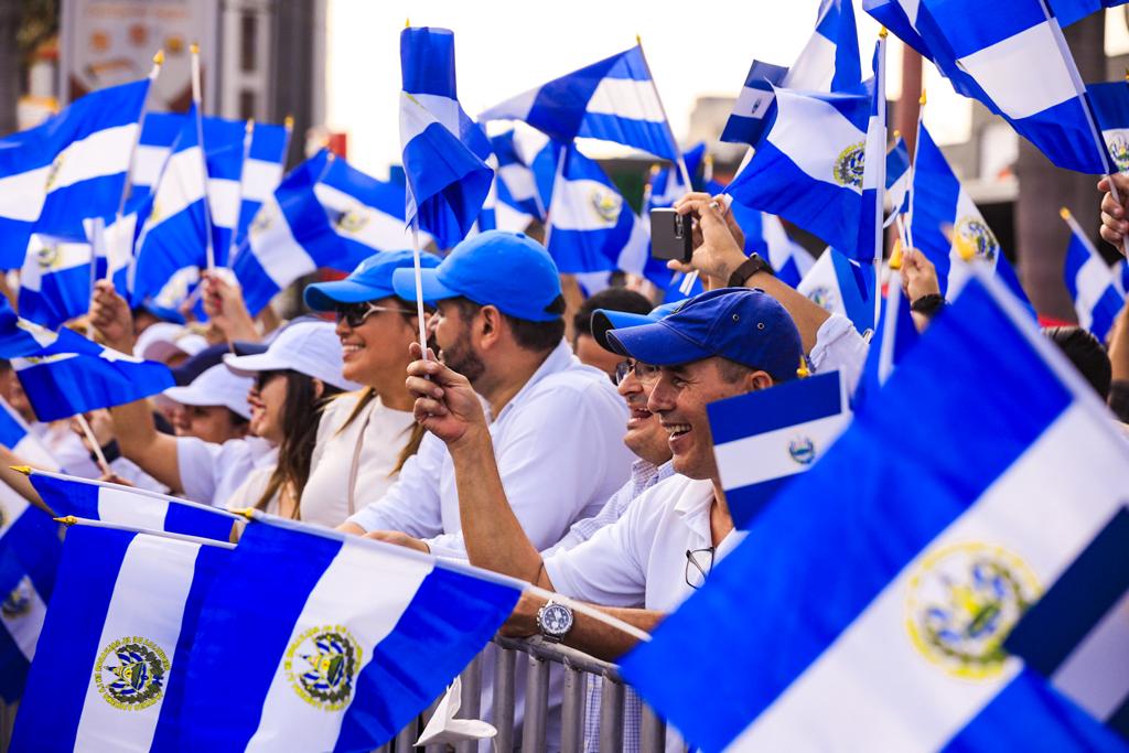 cientos-de-salvadorenos-se-encuentran-listos-para-celebrar-la-verdaderaindependencia