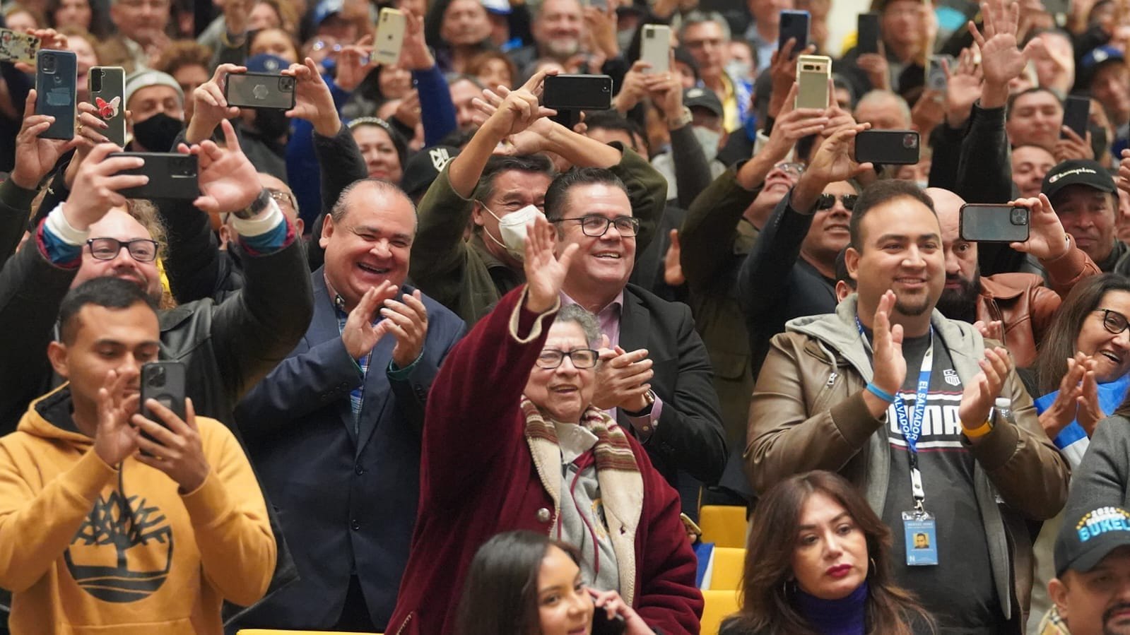 diaspora-salvadorena-pide-reeleccion-del-presidente-nayib-bukele