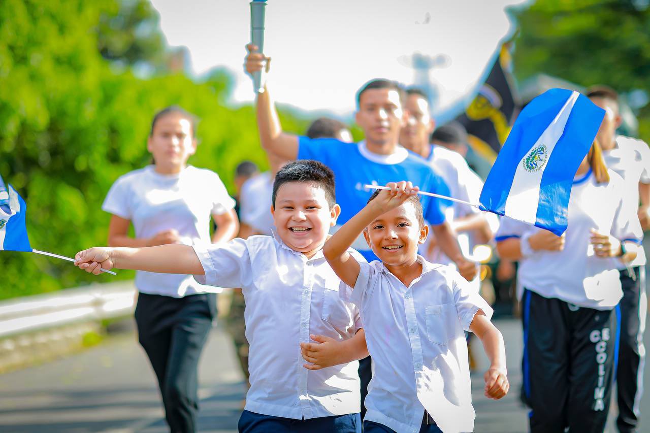 director-del-bcie-elogia-aumento-de-la-matricula-escolar-en-el-salvador