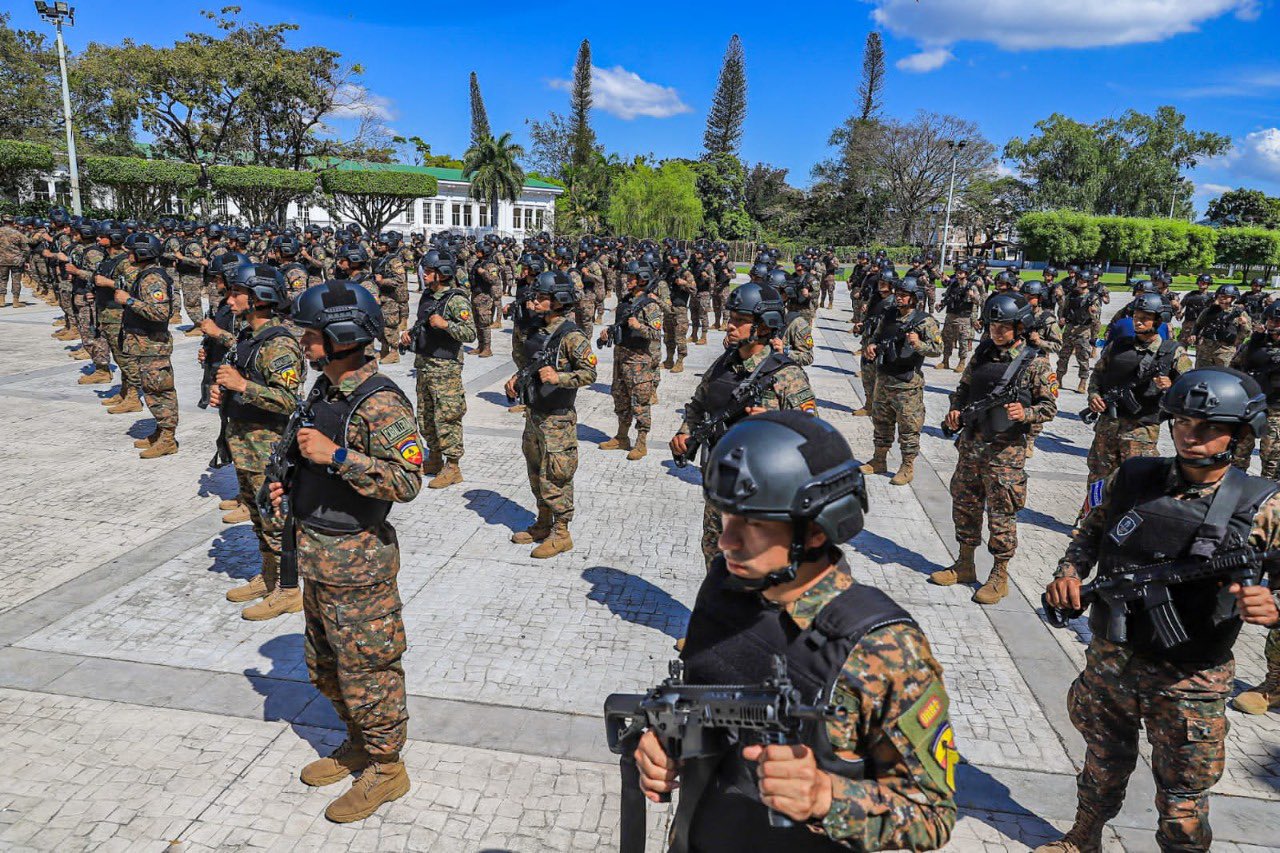 entregan-insumos-de-armamento-y-proteccion-a-la-fuerza-armada