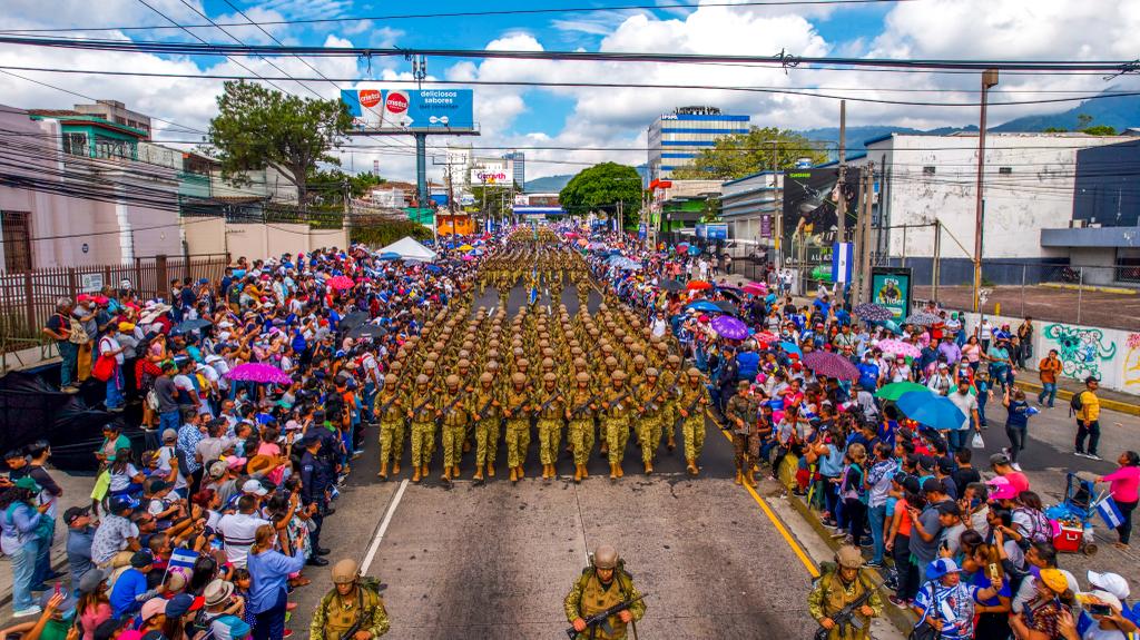 mas-de-4-mil-elementos-participaron-en-el-desfile-de-la-verdadera-independencia