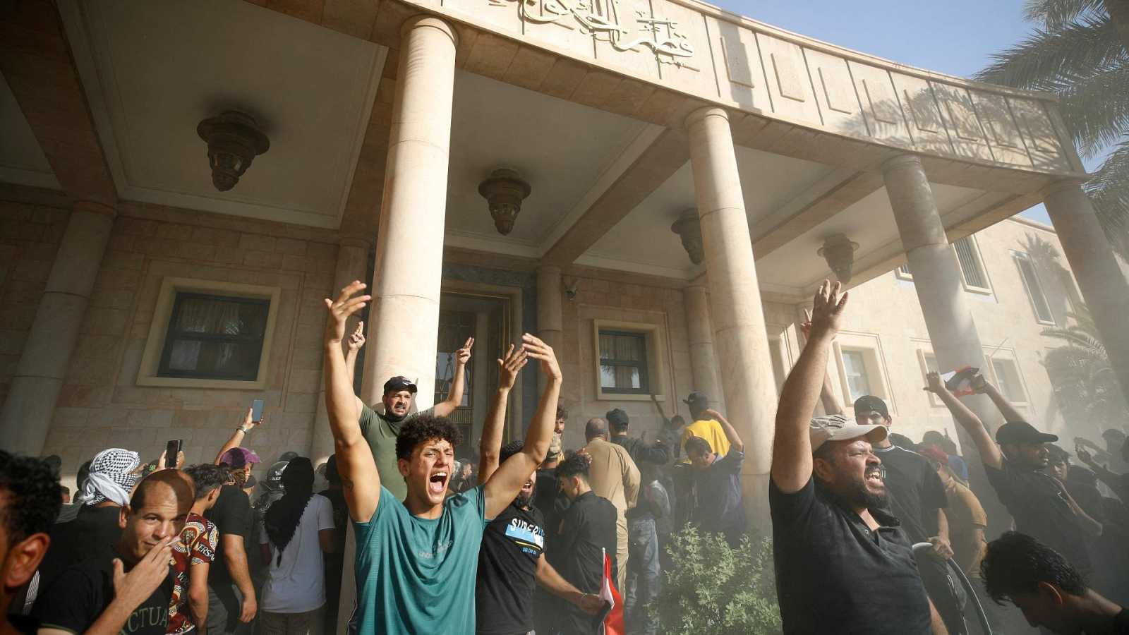 manifestantes-se-toman-el-palacio-presidencial-de-irak