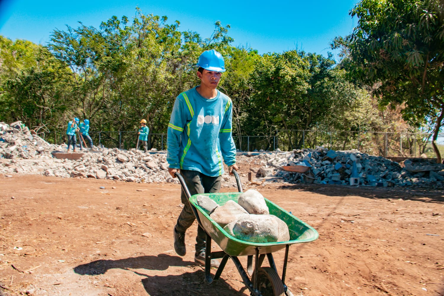 realizan-obras-de-preparacion-para-la-construccion-de-la-nueva-escuela-de-jucuaran-usulutan