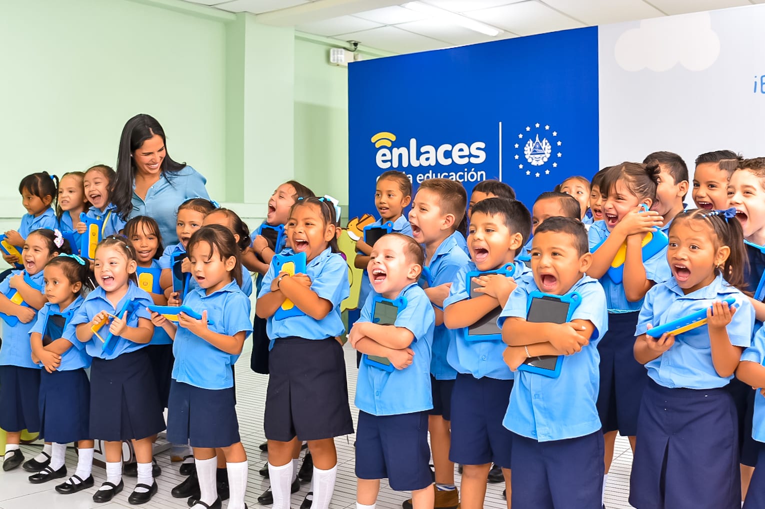 inicia-entrega-de-tablets-a-estudiantes-de-parvularia-del-sistema-publico-educativo