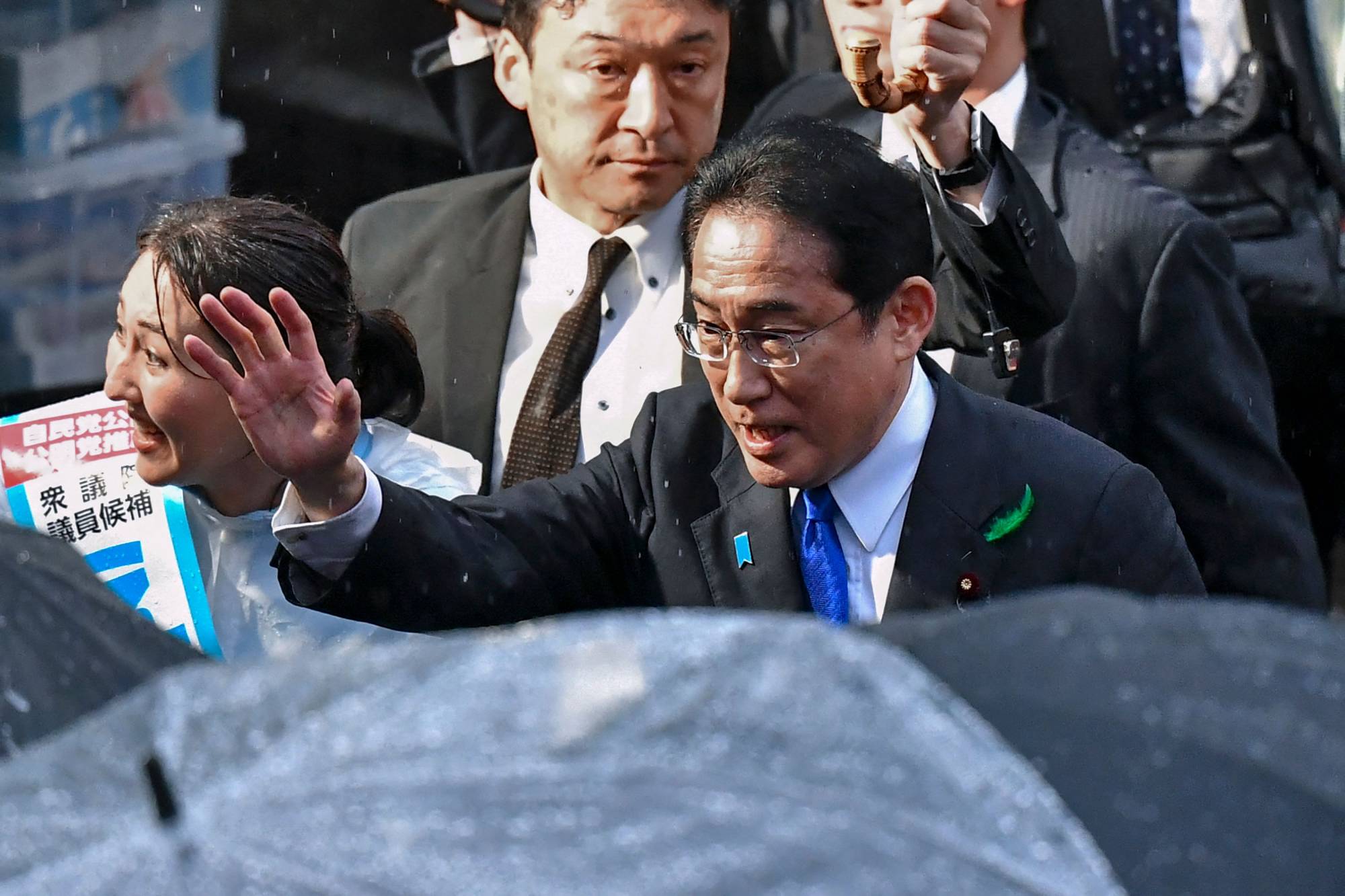 evacuan-a-primer-ministro-japones-luego-de-una-explosion-en-japon