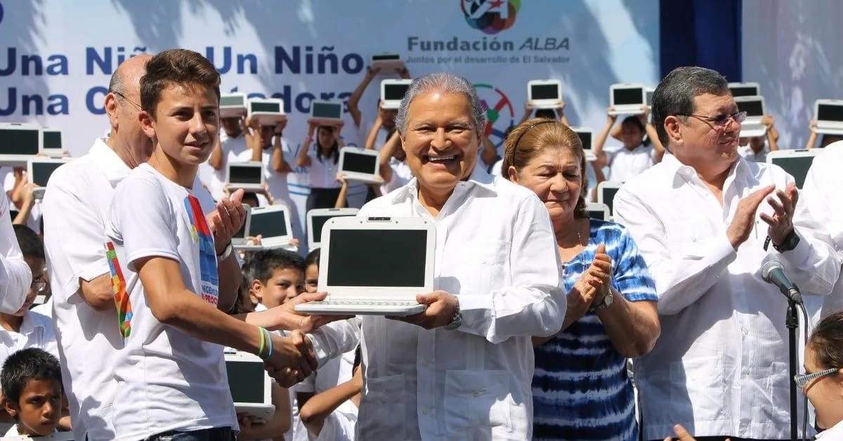 FMLN gastó $31 millones en computadoras y no cubrió ni el 10% de la población estudiantil fmln-gasto-31-millones-en-computadoras-y-no-cubrio-ni-el-10-de-la-poblacion-estudiantil