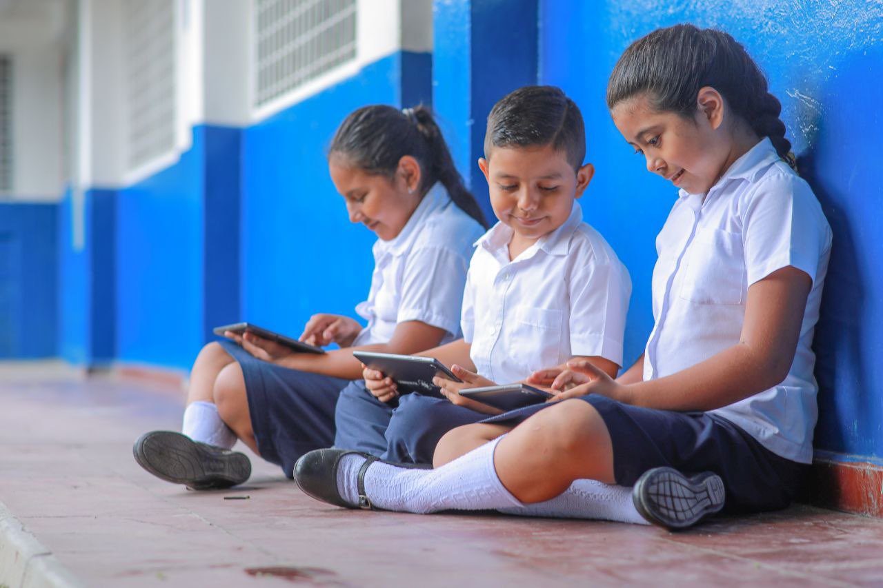 Realizan entrega de de laptops y tablets a estudiantes de Ilopango realizan-entrega-de-de-laptops-y-tablets-a-estudiantes-de-ilopango
