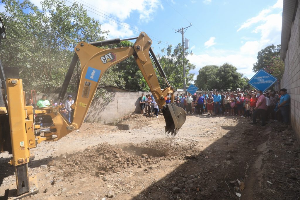 dom-inicia-obras-de-mejoramiento-vial-en-tacuba-ahuachapan