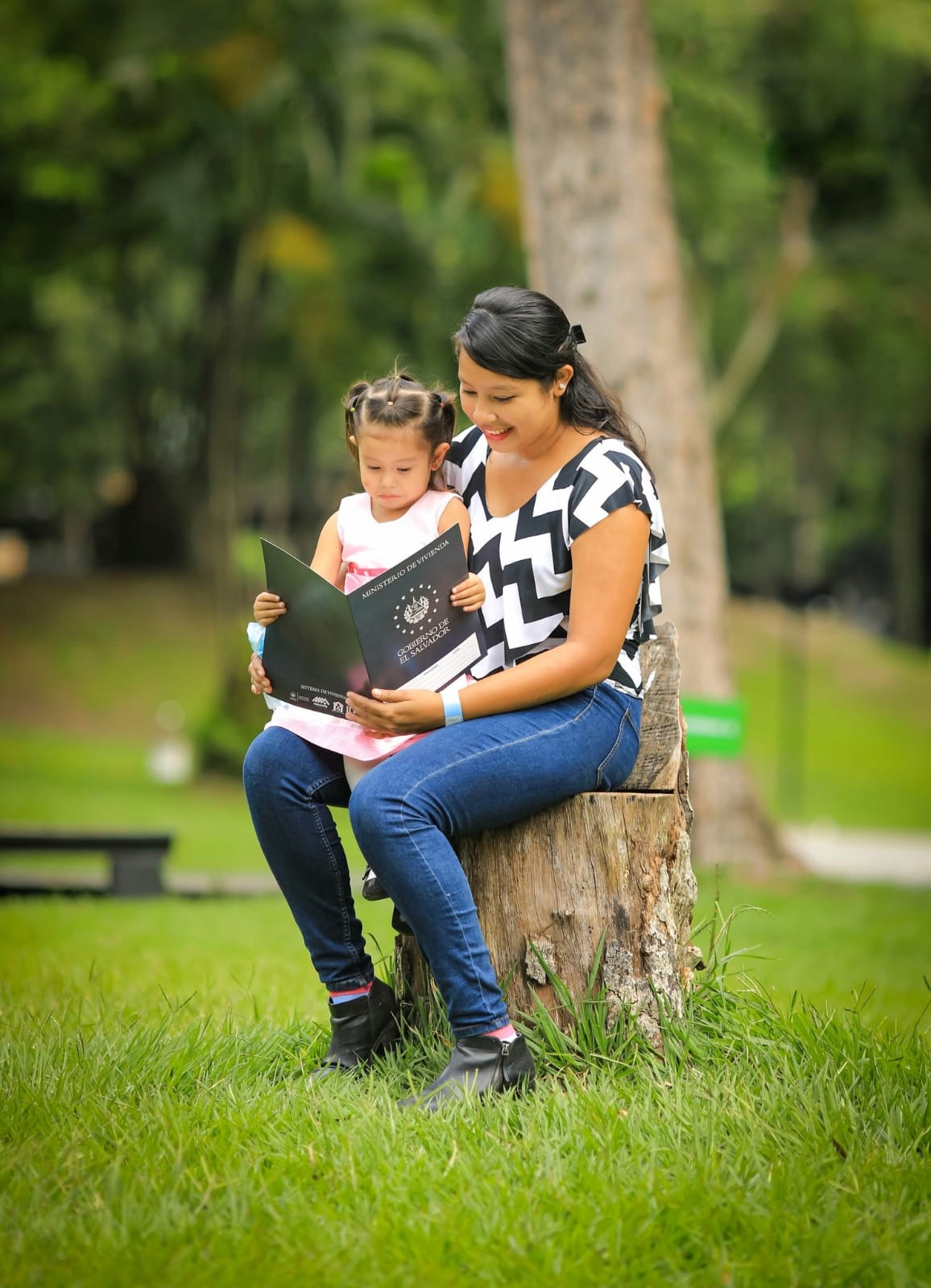 Más de 60 familias salvadoreñas han recibido sus escrituras de propiedad mas-de-60-familias-salvadorenas-han-recibido-sus-escrituras-de-propiedad