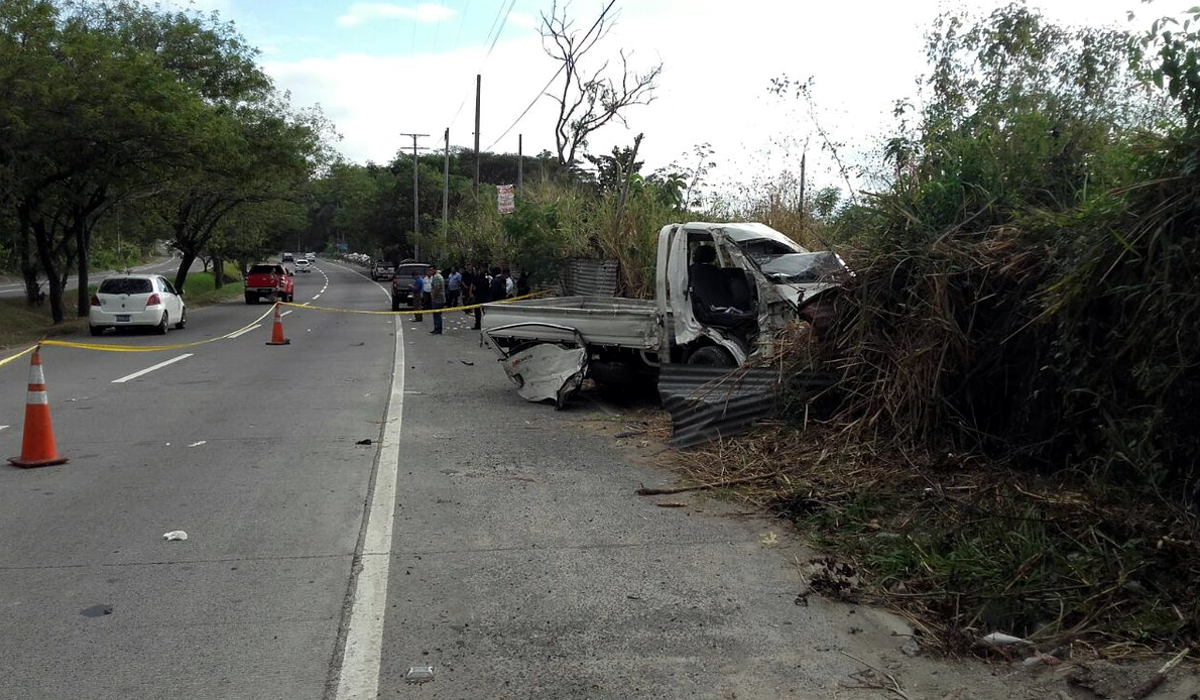 fotos-fatal-accidente-de-transito-en-carretera-a-comalapa