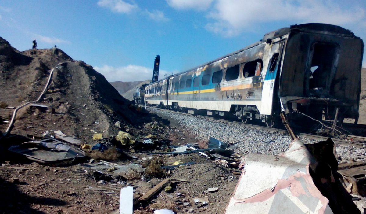 choque-de-trenes-deja-mas-de-30-muertos-y-70-heridos-en-iran