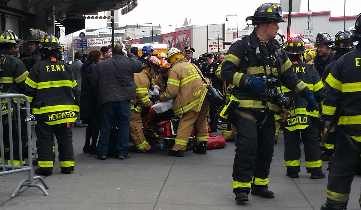 tren-de-pasajeros-se-descarrila-en-nueva-york