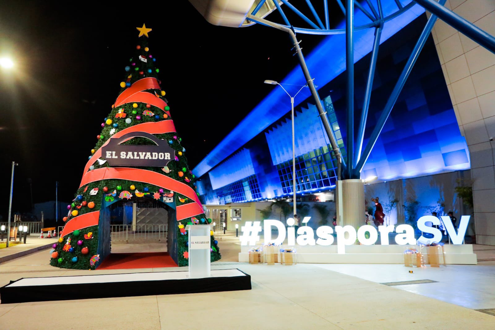 Inaugura temporada navideña en el Aeropuerto Internacional de El Salvador inaugura-temporada-navidena-en-el-aeropuerto-internacional-de-el-salvador
