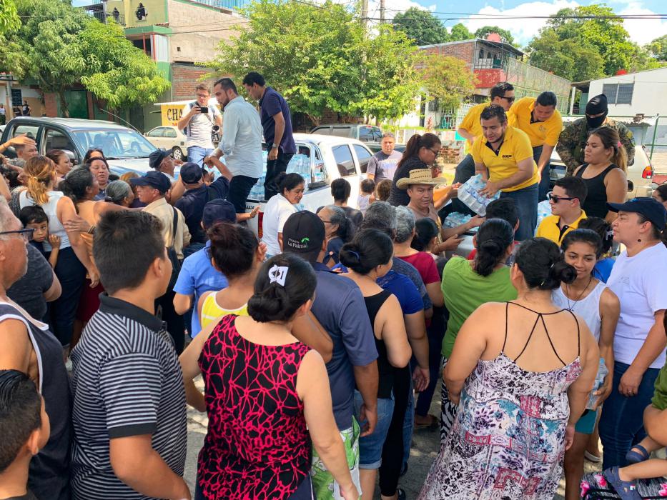 Funcionarios del Gobierno continúan asistiendo a la población ante suspensión de agua funcionarios-del-gobierno-continuan-asistiendo-a-la-poblacion-ante-suspension-de-agua