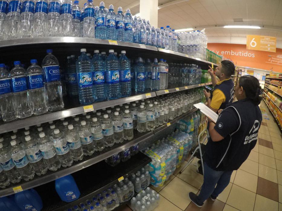 Defensoría realiza operativo para evitar abusos en precios de agua embotellada defensoria-realiza-operativo-para-evitar-abusos-en-precios-de-agua-embotellada