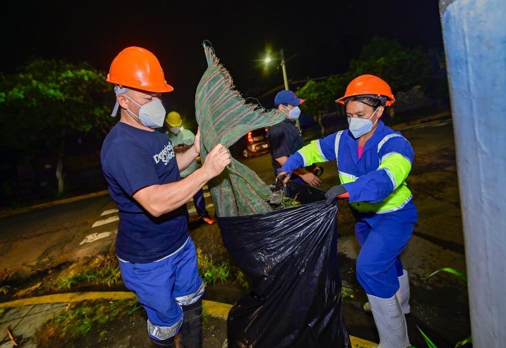 Alcaldía de San Salvador continúa con limpieza de tragantes y cunetas para evitar inundaciones en la ciudad alcaldia-de-san-salvador-continua-con-limpieza-de-tragantes-y-cunetas-para-evitar-inundaciones-en-la-ciudad