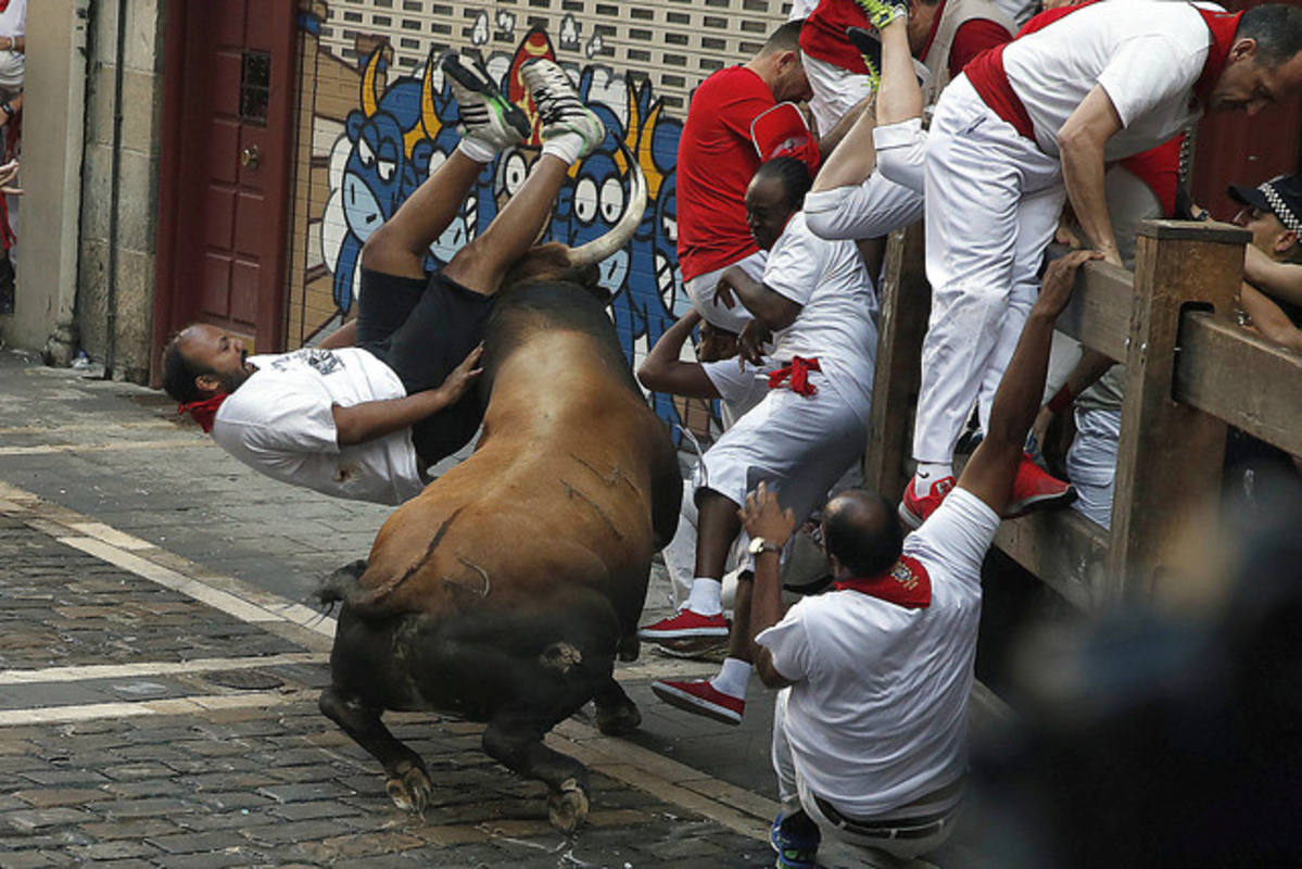 video-toro-embiste-y-mata-a-un-joven-durante-un-festival-en-colombia