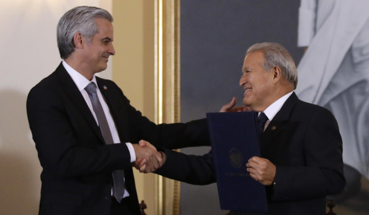 “La lógica de ARENA y FMLN es que torpedeando al nuevo gobierno ganarán simpatía con la gente” la-logica-de-arena-y-fmln-es-que-torpedeando-al-nuevo-gobierno-ganaran-simpatia-con-la-gente