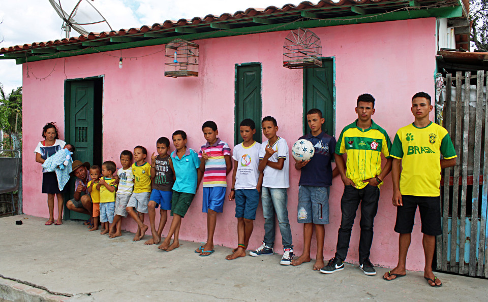 fotos-pareja-brasilena-quiere-armar-equipo-de-futbol-con-sus-13-hijos-varones