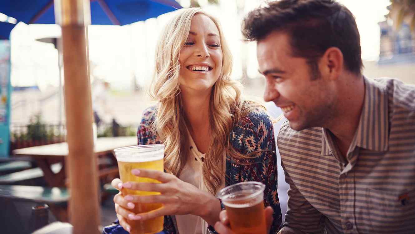 estudios-muestran-como-el-alcohol-puede-impactar-en-la-felicidad-de-una-pareja