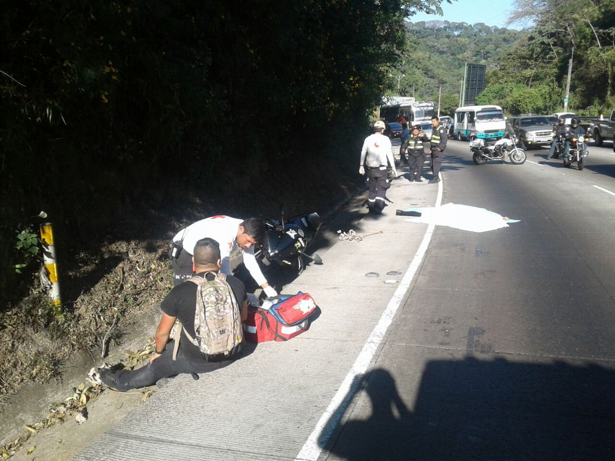 fotos-muere-mujer-tras-caer-de-una-moto-y-ser-arrollada-por-un-camion-de-carga-en-los-chorros