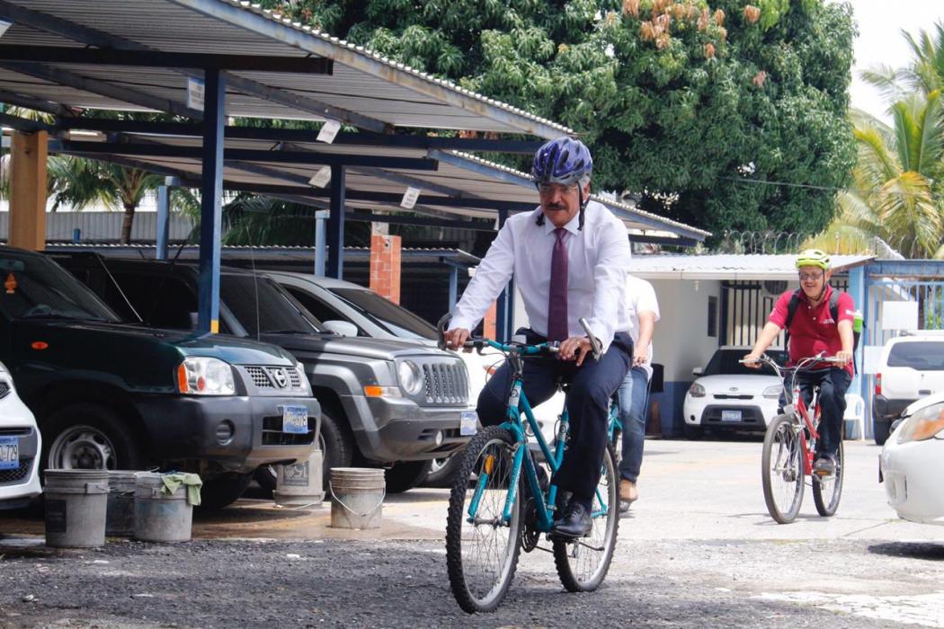 diputados-invierten-parte-de-sus-horas-laborales-en-pasear-en-bicicleta
