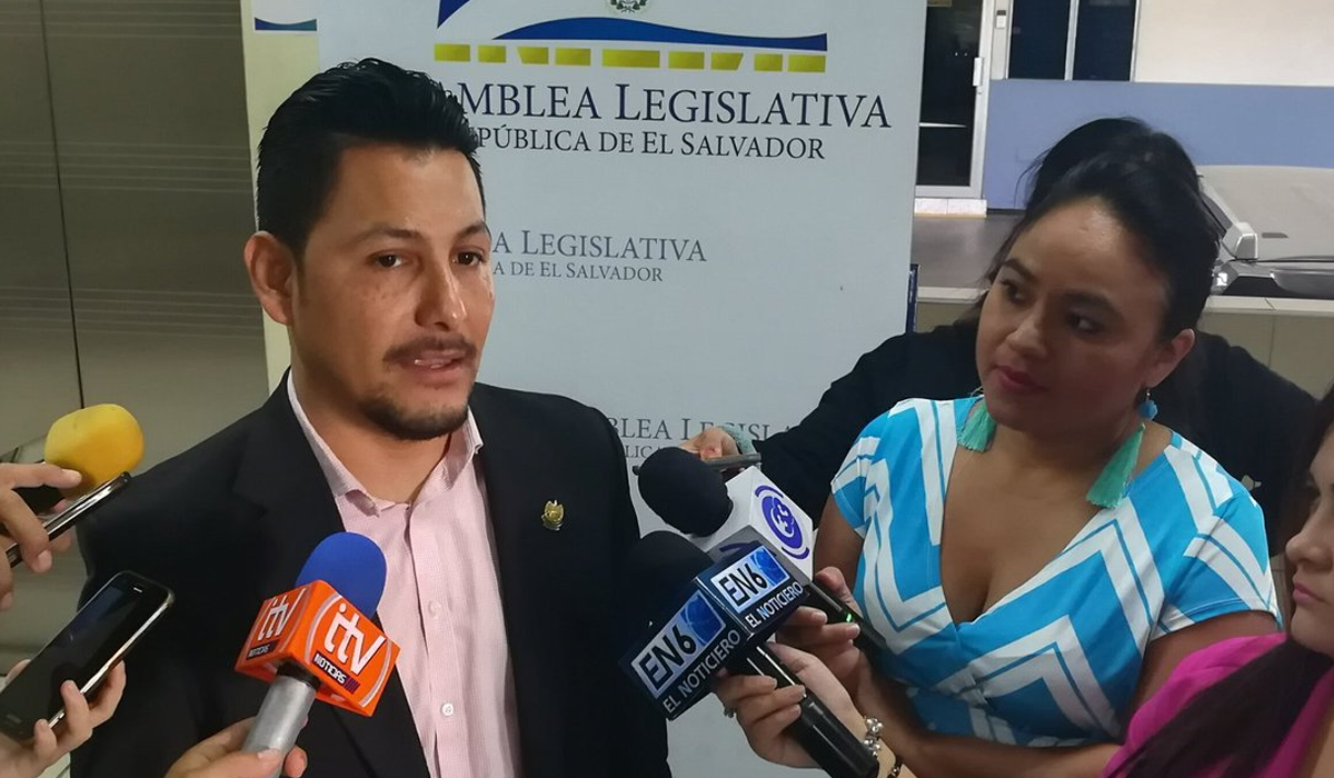 Diputado independiente denuncia que partidos se están repartiendo cuotas en elección de magistrados diputado-independiente-denuncia-que-partidos-se-estan-repartiendo-cuotas-en-eleccion-de-magistrados