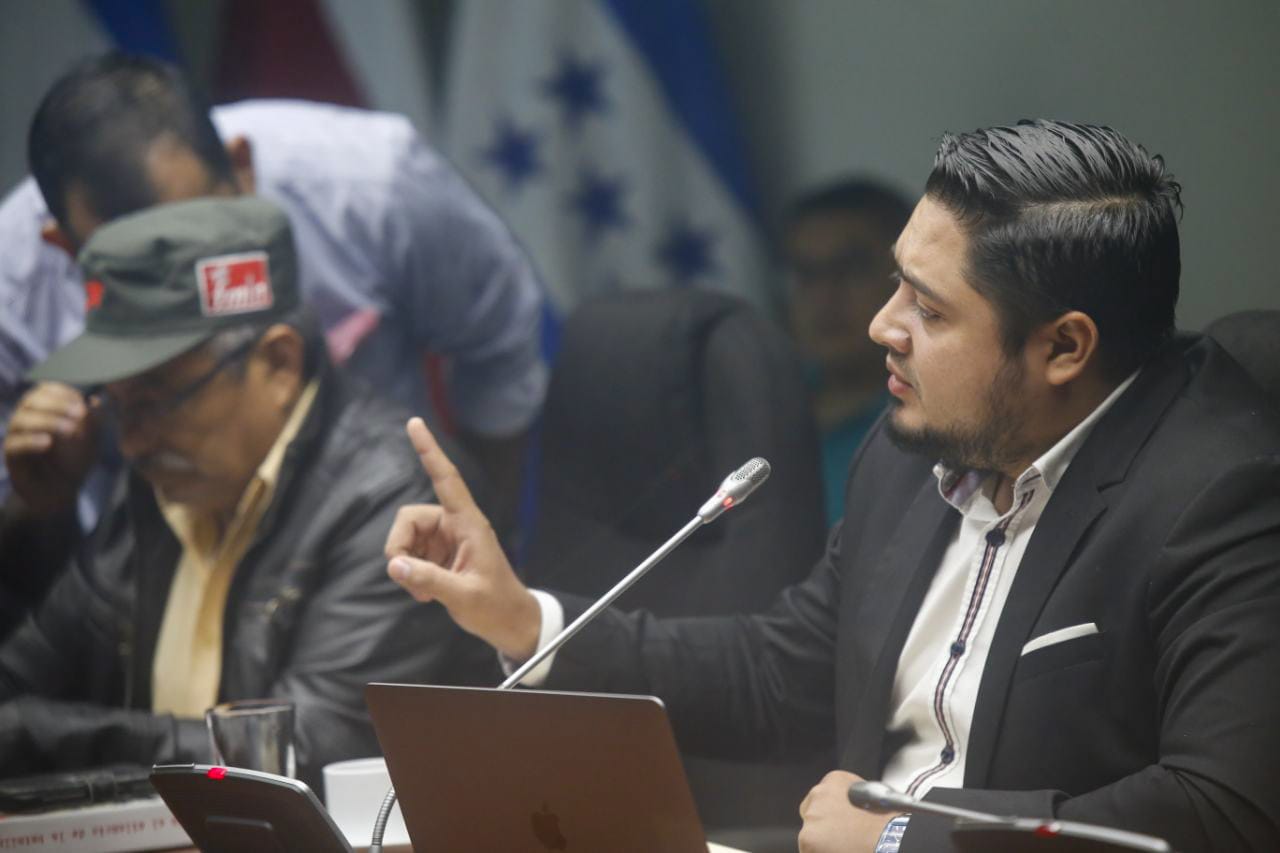 “Comisión Especial” suspende reunión al incomodarles los cuestionamientos sobre beneficios a las maras comision-especial-suspende-reunion-al-incomodarles-los-cuestionamientos-sobre-beneficios-a-las-maras