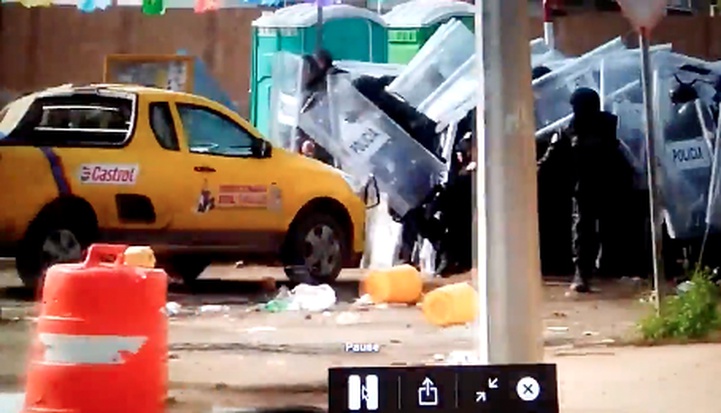 video-hombre-arrolla-a-policias-federales-en-una-manifestacion-contra-el-gasolinazo