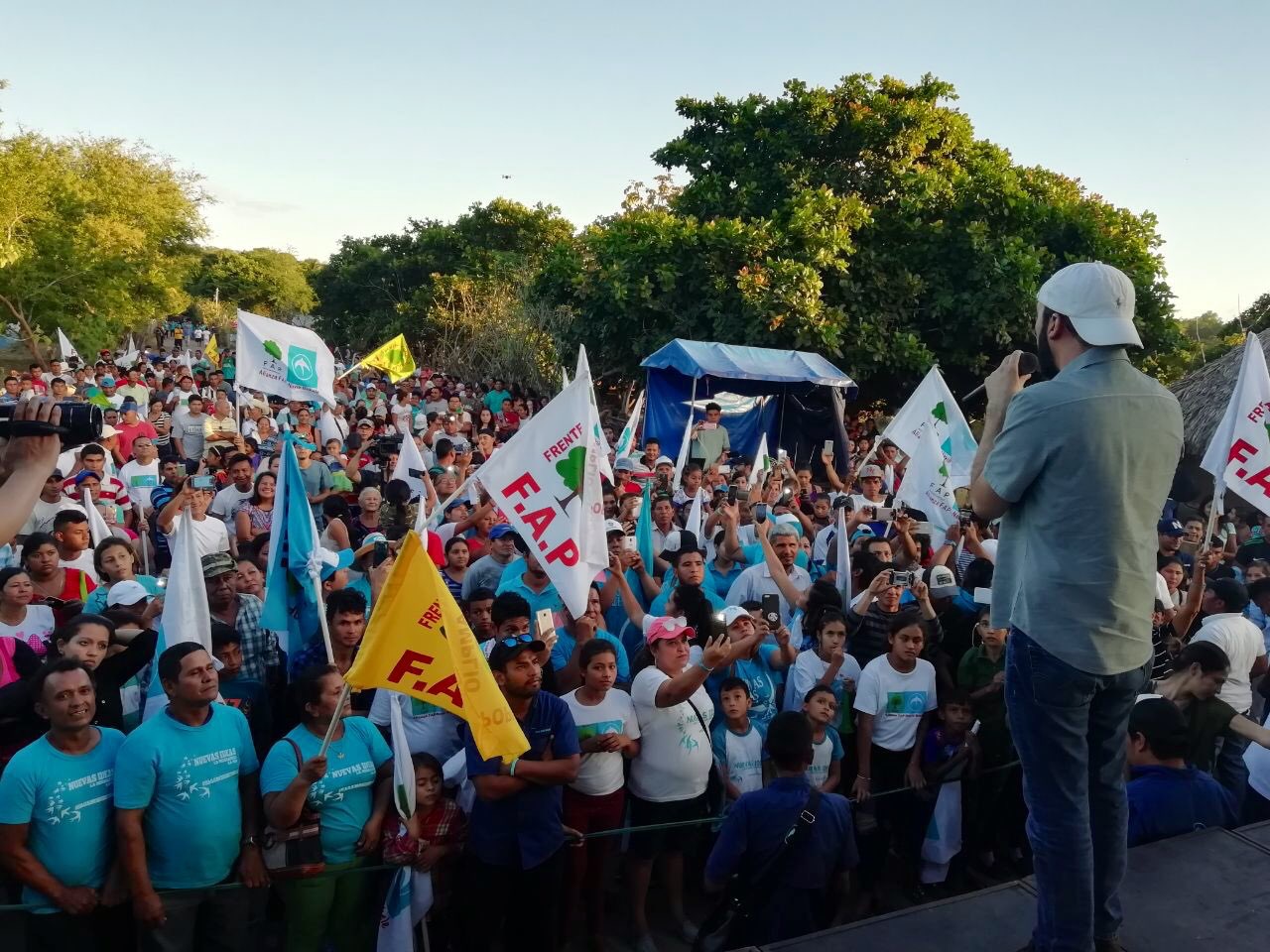 Nayib Bukele visitó la comunidad La Colorada en Isla Tasajera nayib-bukele-visito-la-comunidad-la-colorada-en-isla-tasajera