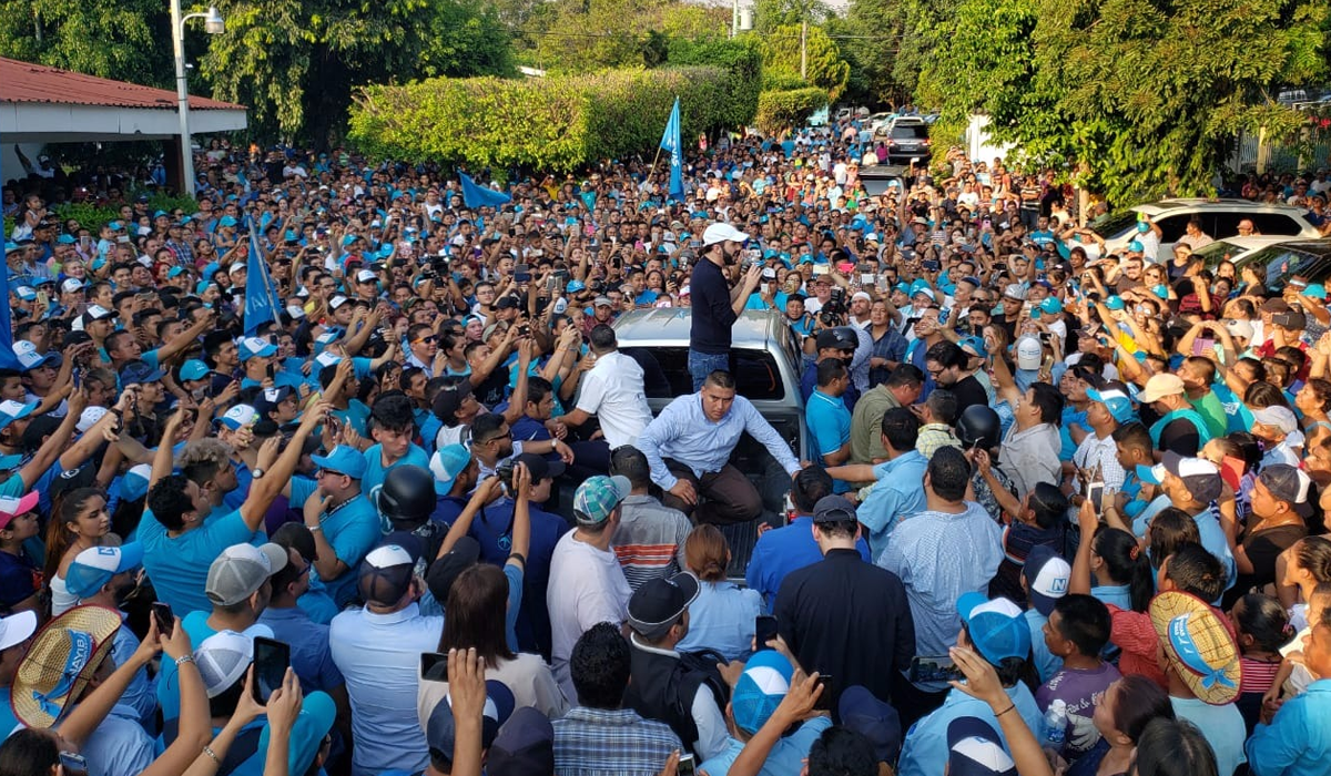 Nayib llega a Sonsonate y promete una verdadera reforma de pensiones frente a miles de asistentes nayib-llega-a-sonsonate-y-promete-una-verdadera-reforma-de-pensiones-frente-a-miles-de-asistentes