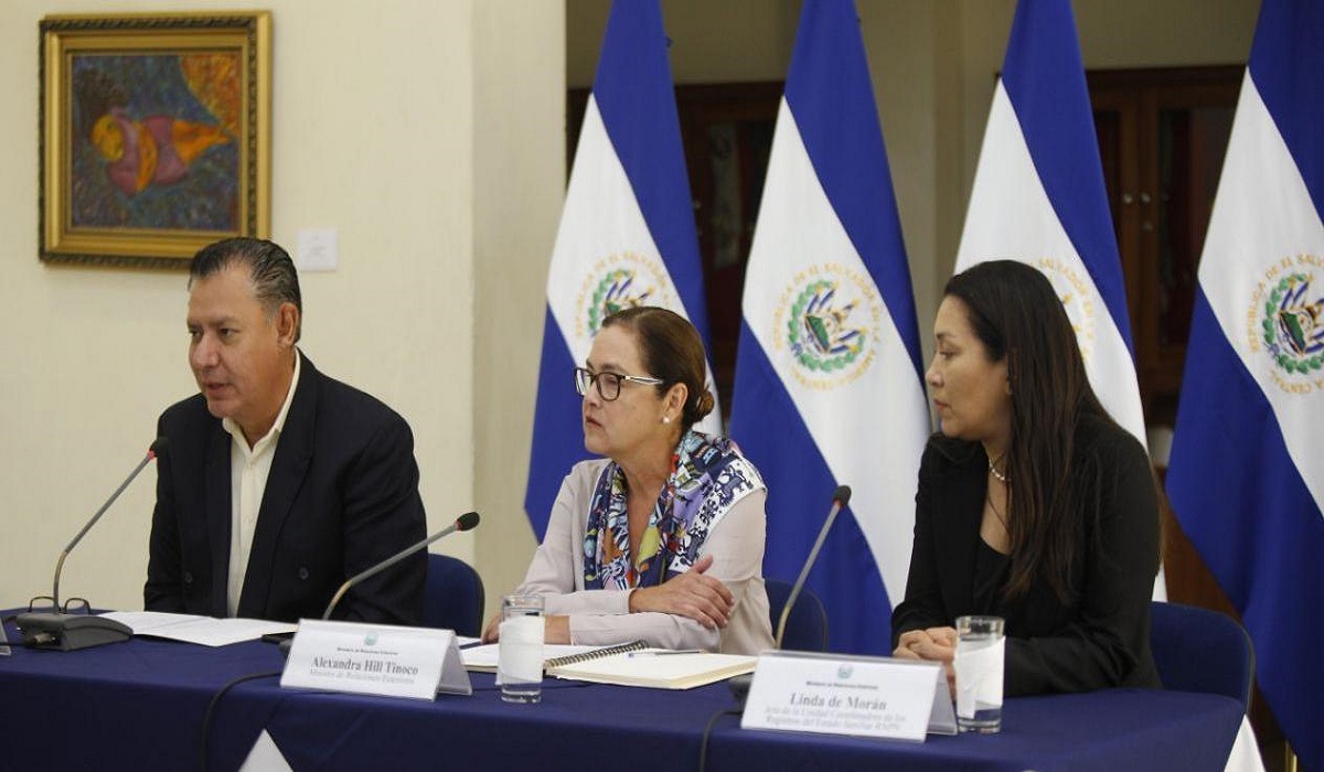 gobierno-mejora-servicios-consulares-para-salvadorenos-en-el-exterior