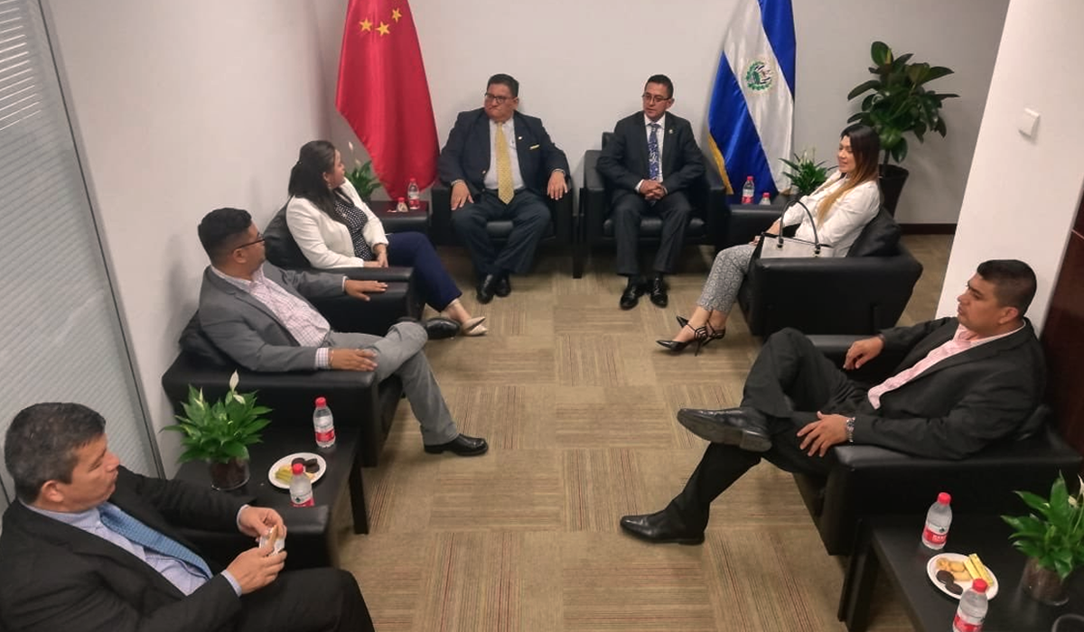 Segunda comitiva de diputados ya está de vacaciones en China segunda-comitiva-de-diputados-ya-esta-de-vacaciones-en-china