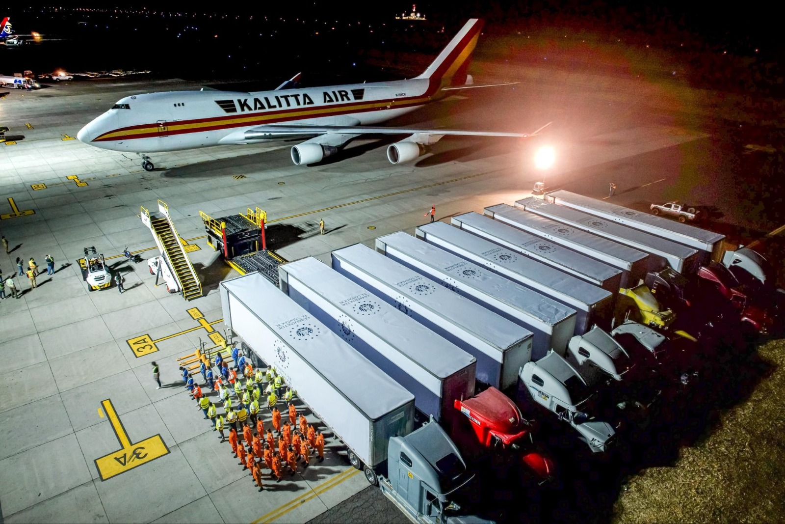 educacion-recibe-345000-uniformes-para-alumnos-del-sistema-publico