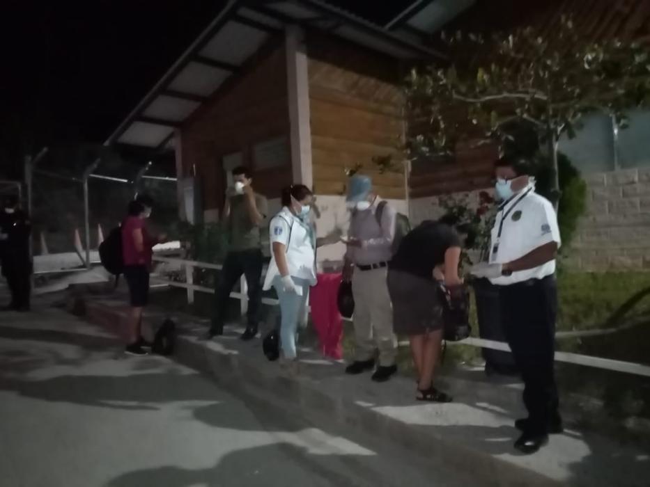 Detienen a 5 salvadoreños y una hondureña que intentaron ingresar al país por punto ciego detienen-a-5-salvadorenos-y-una-hondurena-que-intentaron-ingresar-al-pais-por-punto-ciego