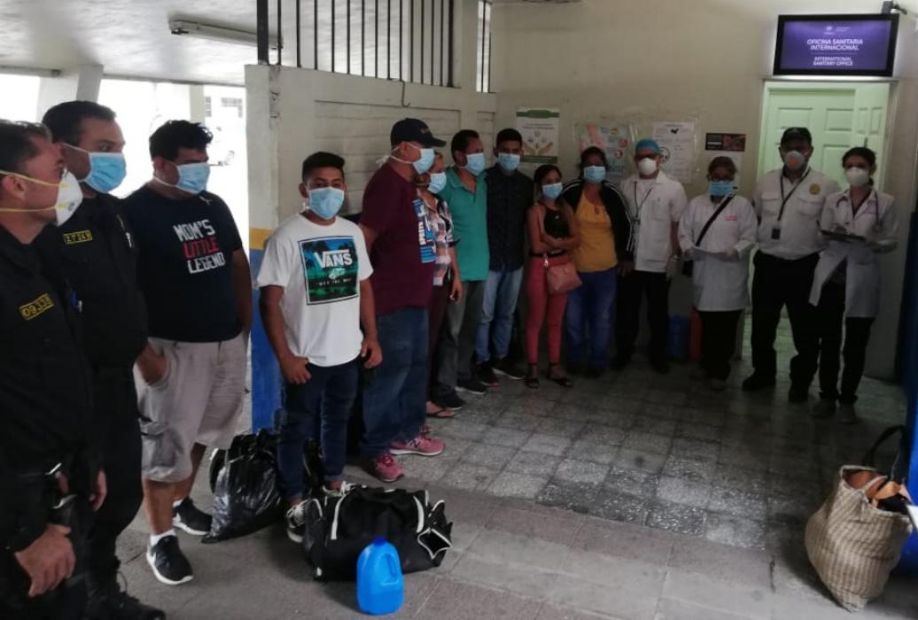 Detienen a ocho salvadoreños ingresando por punto ciego en Chalatenango detienen-a-ocho-salvadorenos-ingresando-por-punto-ciego-en-chalatenango