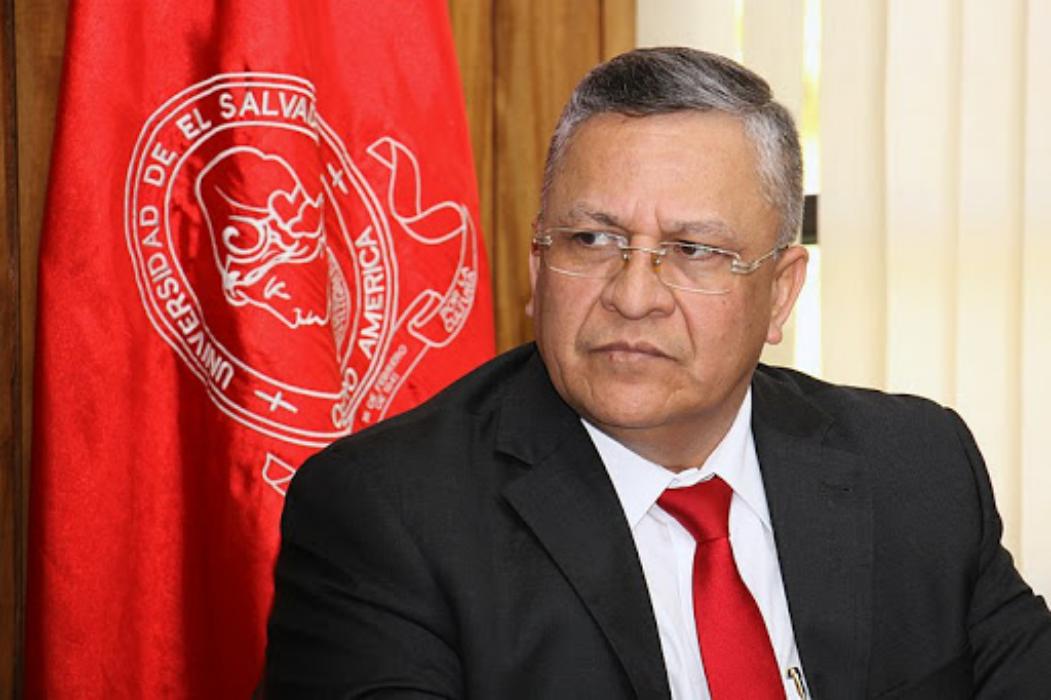 FGR procesará al rector de la UES por entrar al país por punto ciego pese a emergencia por #COVID19 fgr-procesara-al-rector-de-la-ues-por-entrar-al-pais-por-punto-ciego-pese-a-emergencia-por-covid19
