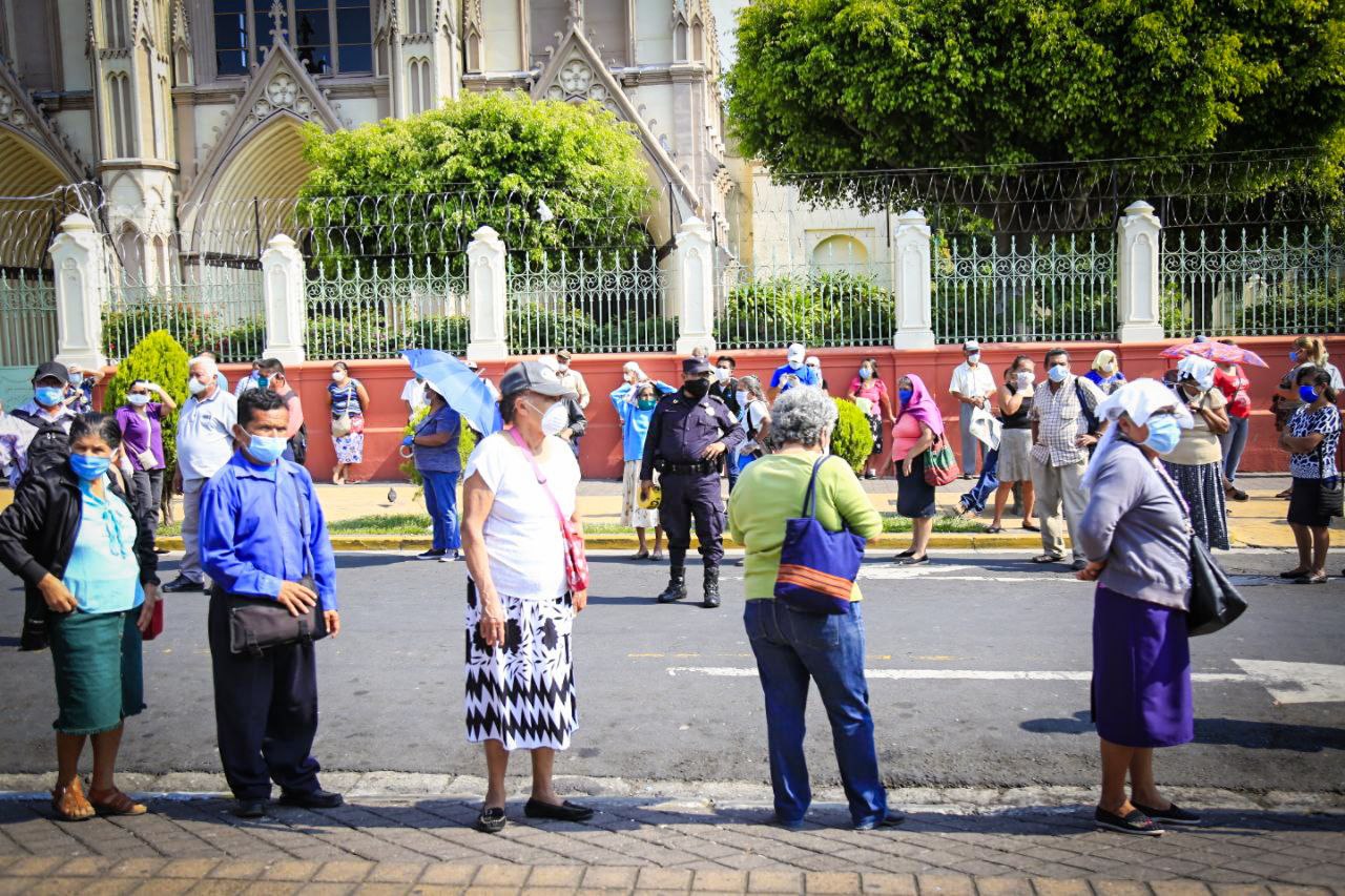 Gobierno incluye en la compensación de $300 a quienes se dedican al comercio informal gobierno-incluye-en-la-compensacion-de-300-a-quienes-se-dedican-al-comercio-informal