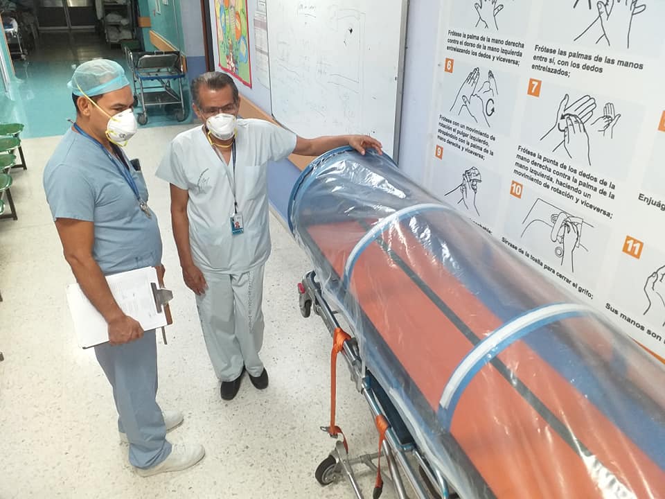 hospital-nacional-de-la-mujer-ingenia-camilla-para-pacientes-con-covid19-elaborada-con-material-reciclado