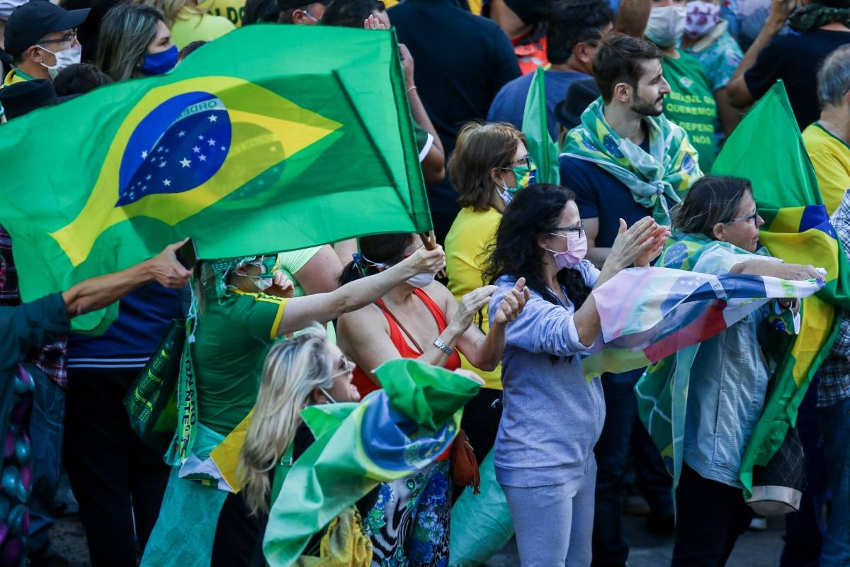 Simpatizantes del presidente de Brasil se burlan y ríen de los fallecidos por COVID19 en su país simpatizantes-del-presidente-de-brasil-se-burlan-y-rien-de-los-fallecidos-por-covid19-en-su-pais