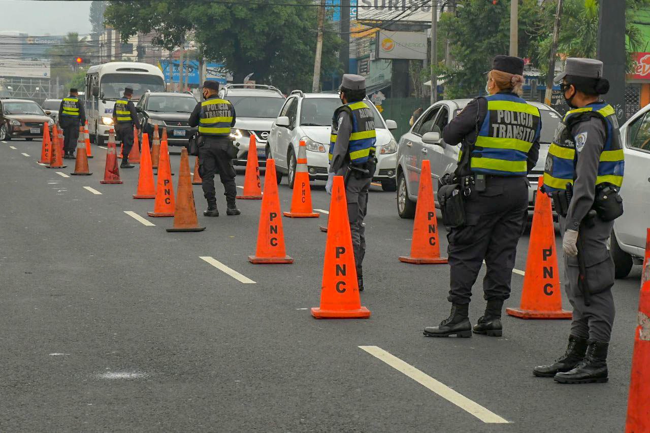 PNC realiza estrictos controles vehiculares en entradas y salidas del Gran San Salvador pnc-realiza-estrictos-controles-vehiculares-en-entradas-y-salidas-del-gran-san-salvador