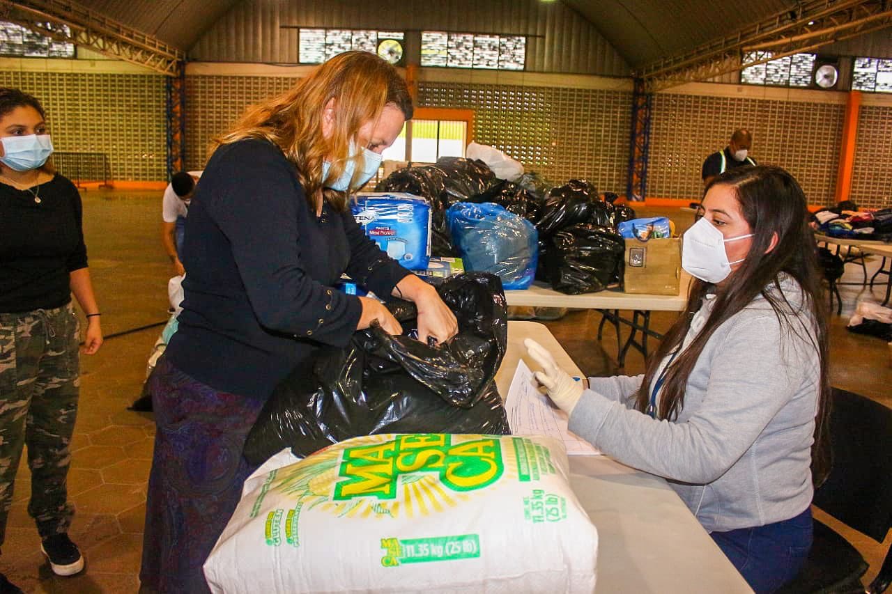 Salvadoreños solidarios llevan donaciones al centro de acopio en CIFCO, para afectados por tormentas salvadorenos-solidarios-llevan-donaciones-al-centro-de-acopio-en-cifco-para-afectados-por-tormentas