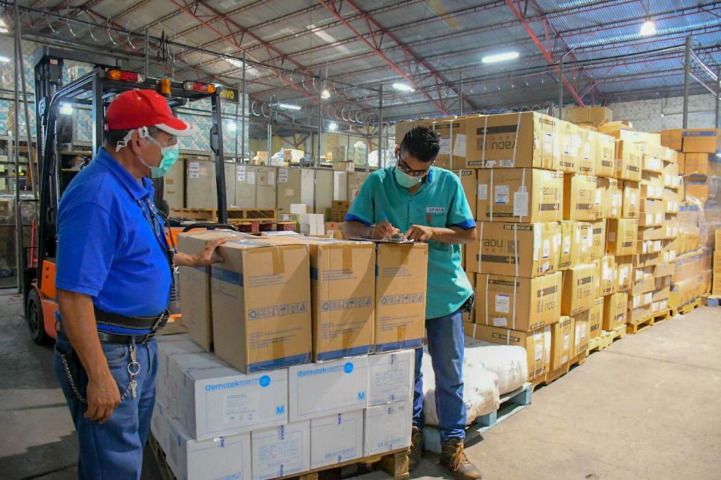 minsal-distribuye-insumos-medicos-en-hospitales-publicos-ante-emergencia-nacional