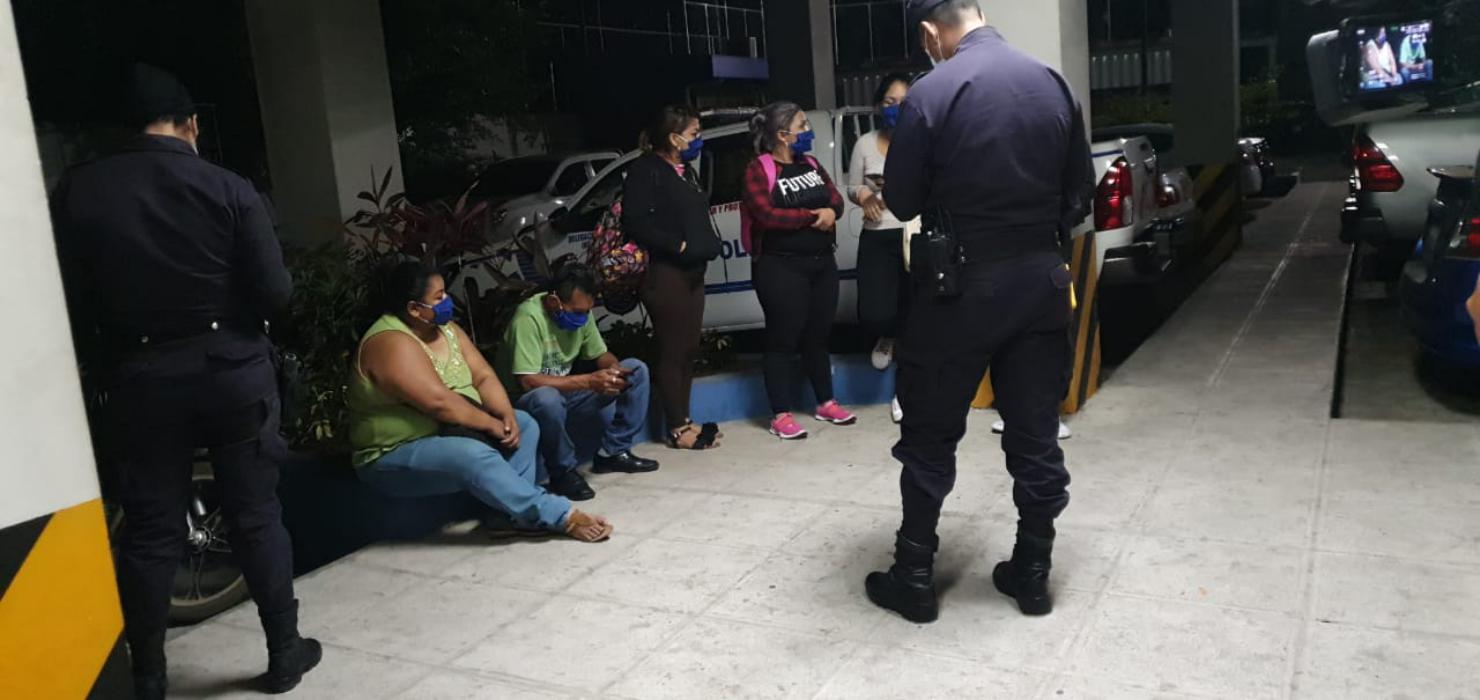 Varios de los restringidos por violar cuarentena domiciliar, esta madrugada, estaban alcoholizados varios-de-los-restringidos-por-violar-cuarentena-domiciliar-esta-madrugada-estaban-alcoholizados
