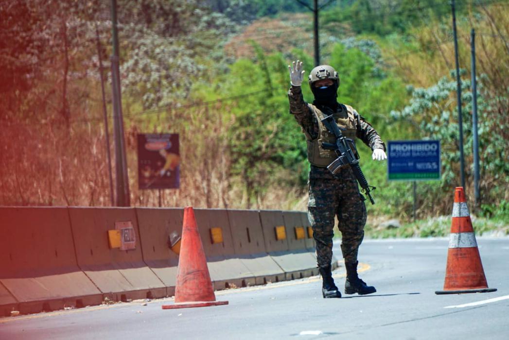 fuerza-armada-vigilara-las-24-horas-para-evitar-que-mas-salvadorenos-rompan-cuarentena